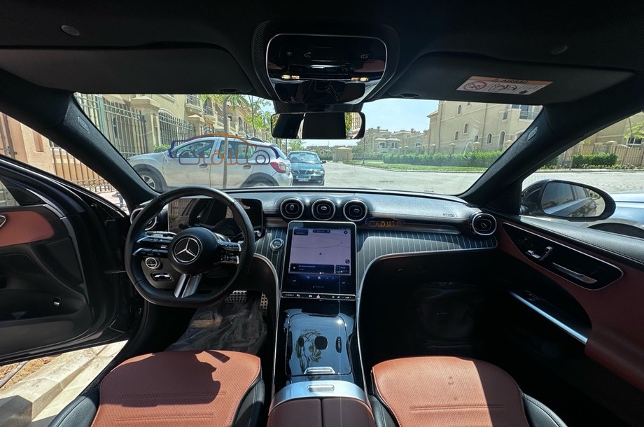 C 200 Mercedes أسود