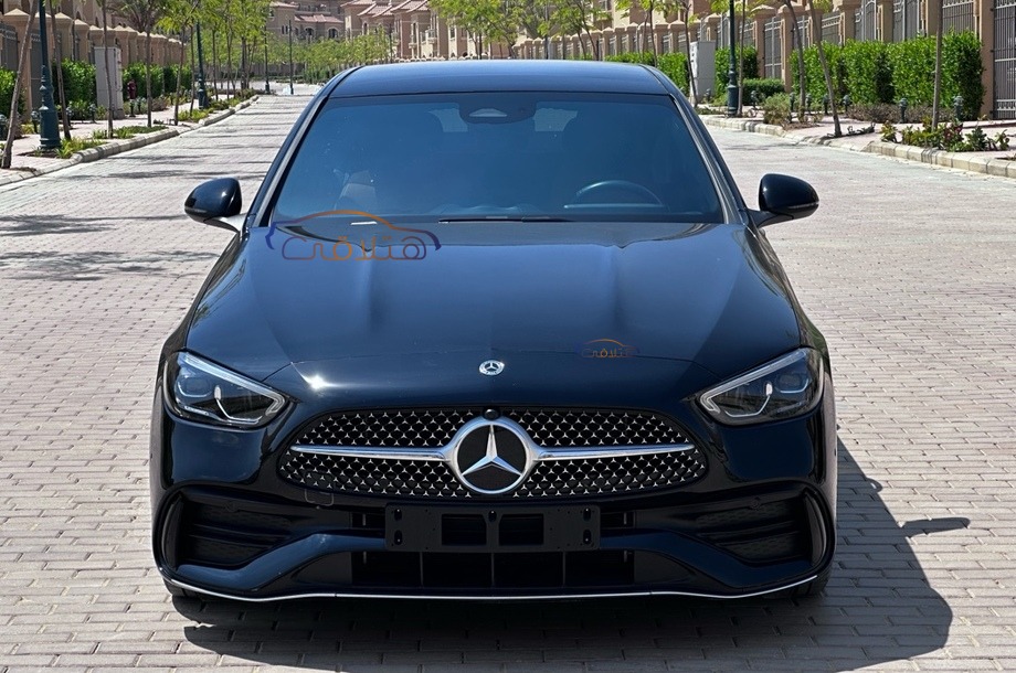 C 200 Mercedes أسود