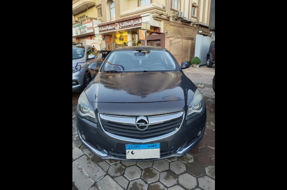Insignia Opel اخضر غامق