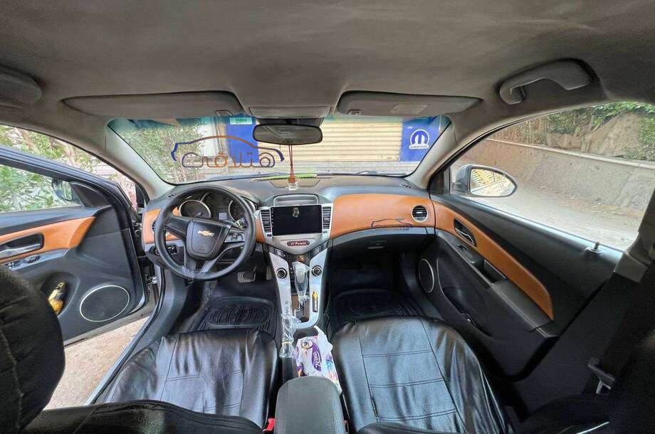 Cruze Chevrolet فضي
