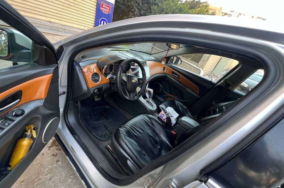 Cruze Chevrolet فضي