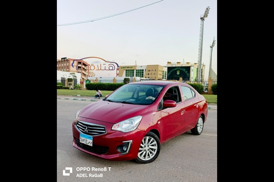 Attrage Mitsubishi Red