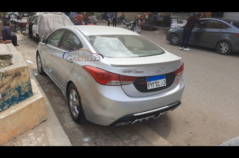Elantra MD Hyundai فضي