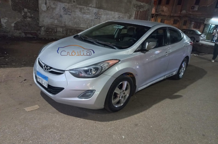 Elantra MD Hyundai فضي