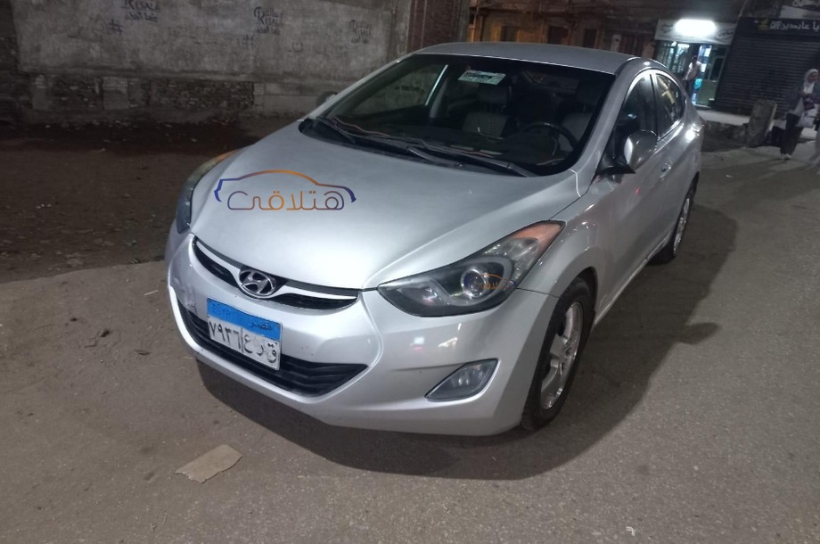 Elantra MD Hyundai فضي