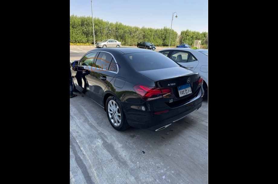 A 180 Mercedes أسود