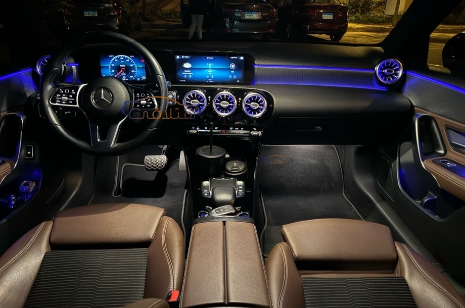 A 180 Mercedes أسود