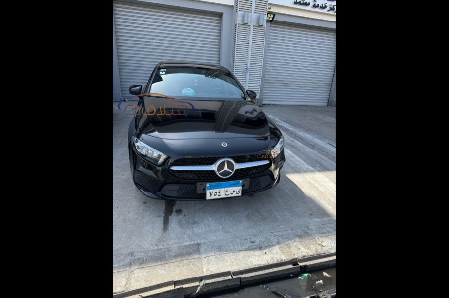 A 180 Mercedes أسود