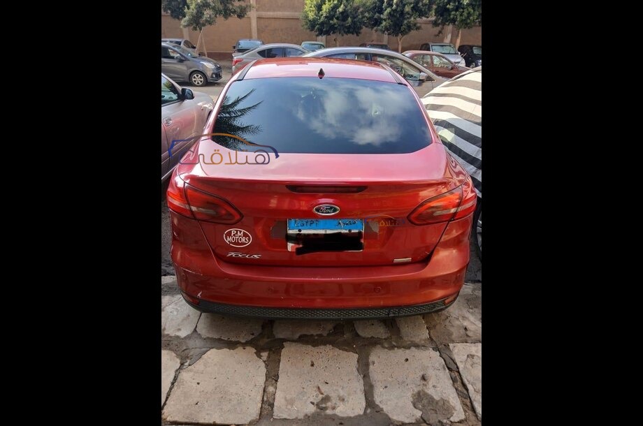 Focus Ford Red