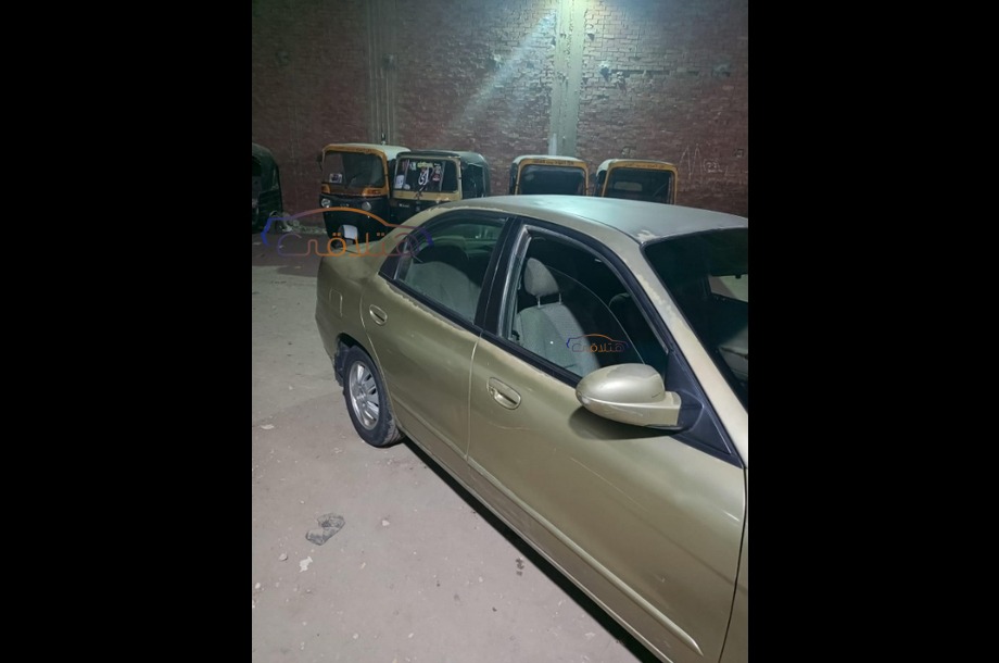 Nubira 2 Daewoo ذهبي