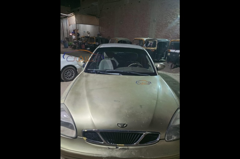Nubira 2 Daewoo ذهبي