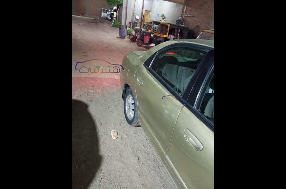 Nubira 2 Daewoo ذهبي