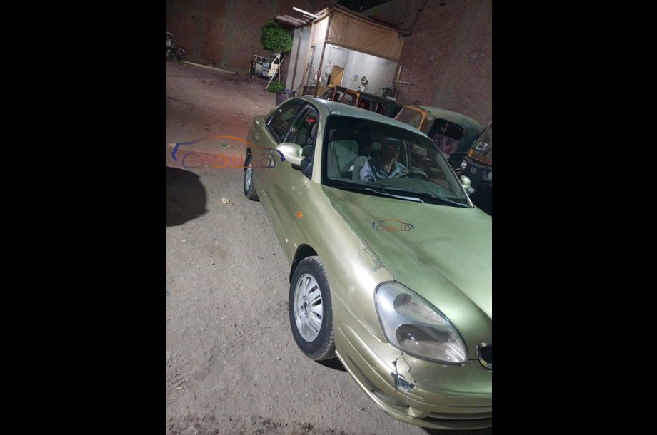 Nubira 2 Daewoo ذهبي