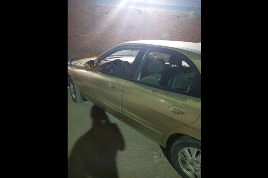 Nubira 2 Daewoo ذهبي
