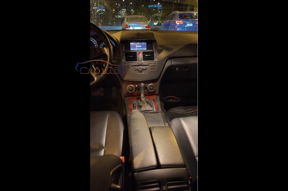 C 180 Mercedes أسود