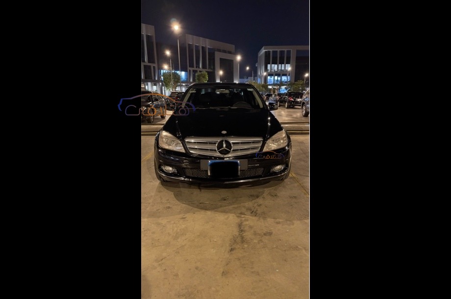 C 180 Mercedes أسود
