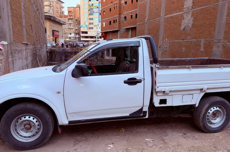 T-Series Chevrolet أبيض