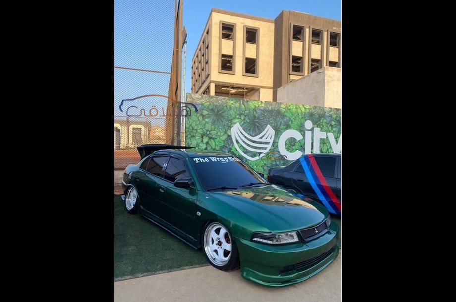 Lancer Crystala Mitsubishi Dark green