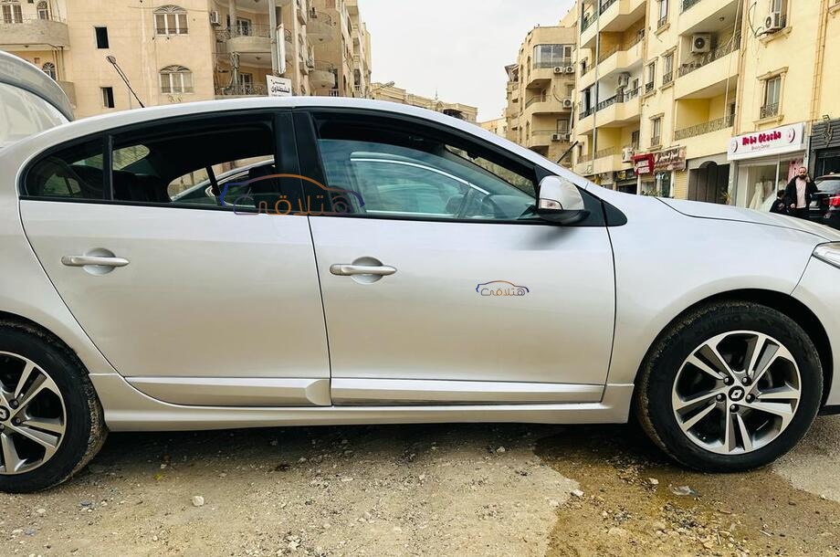 Fluence Renault فضي
