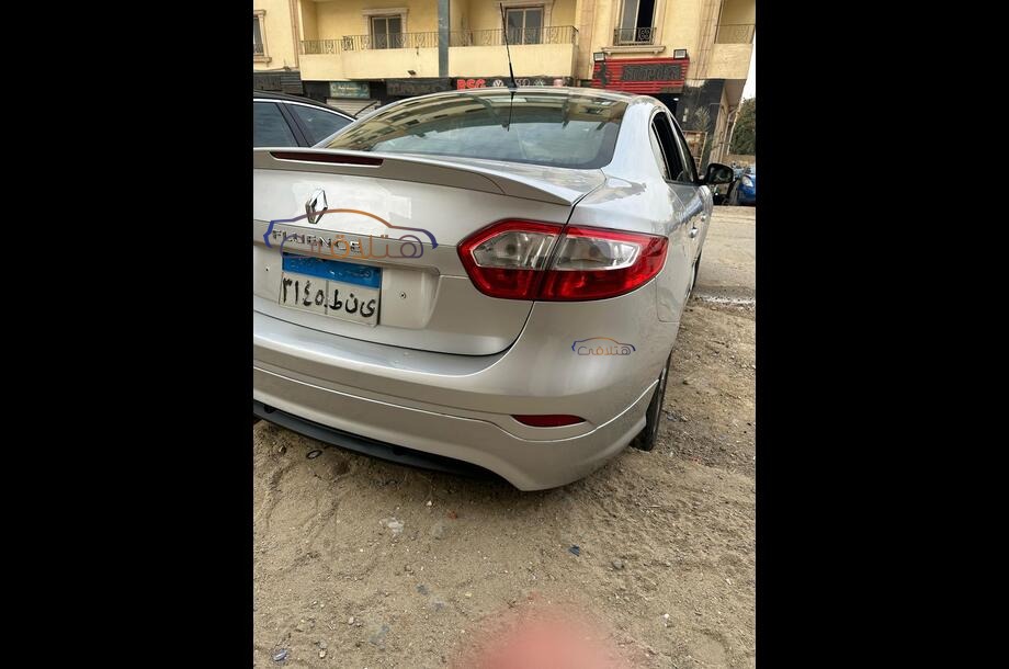 Fluence Renault فضي
