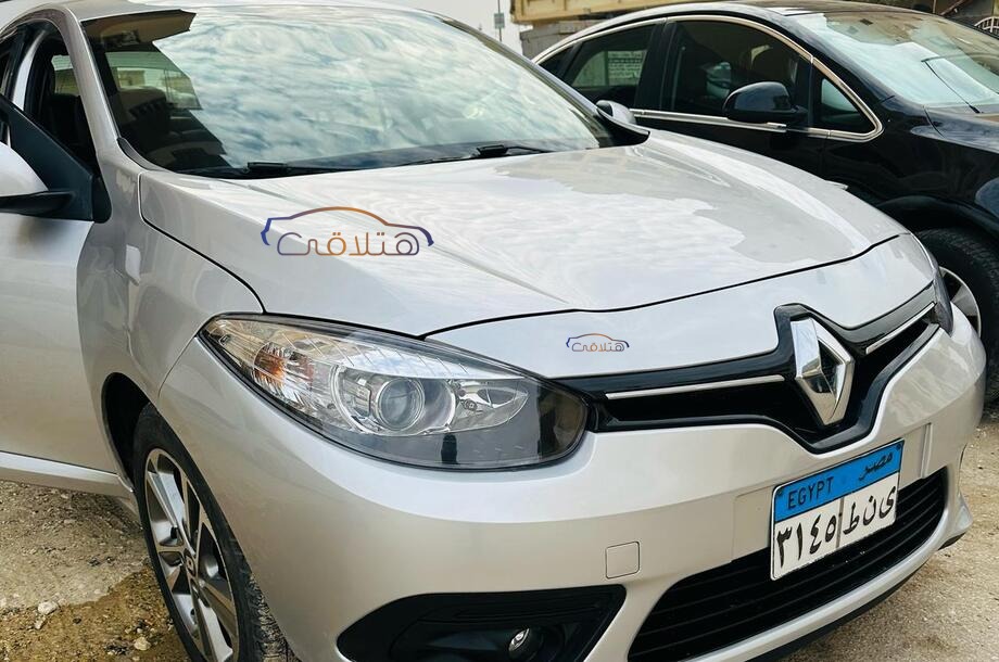 Fluence Renault فضي