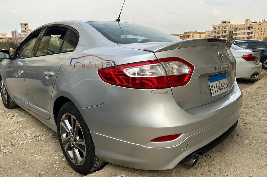 Fluence Renault فضي