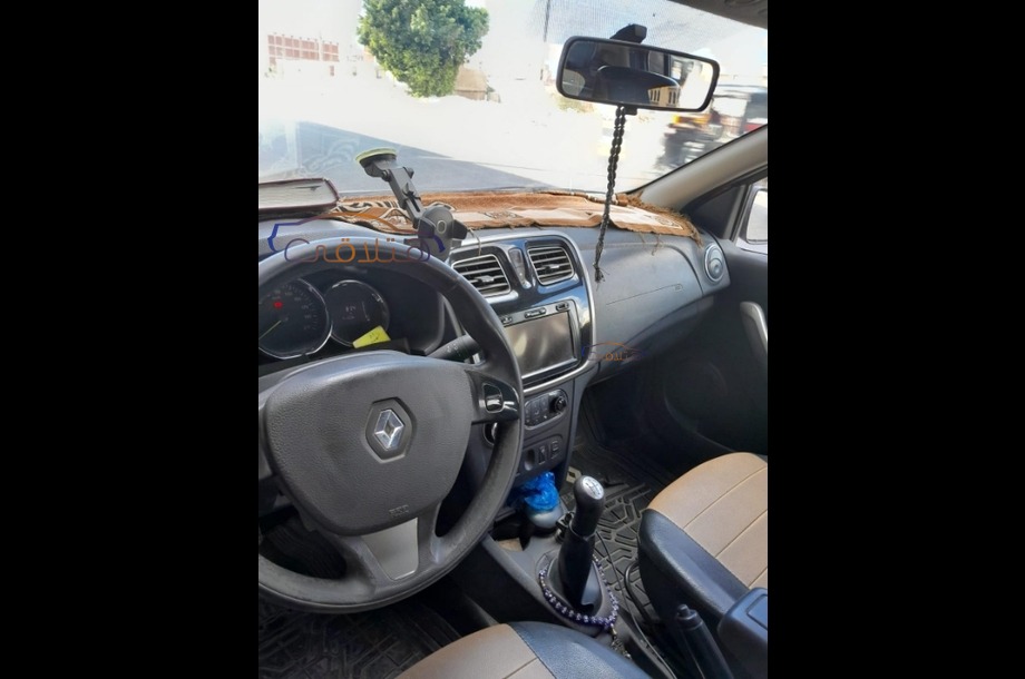 Logan Renault احمر غامق