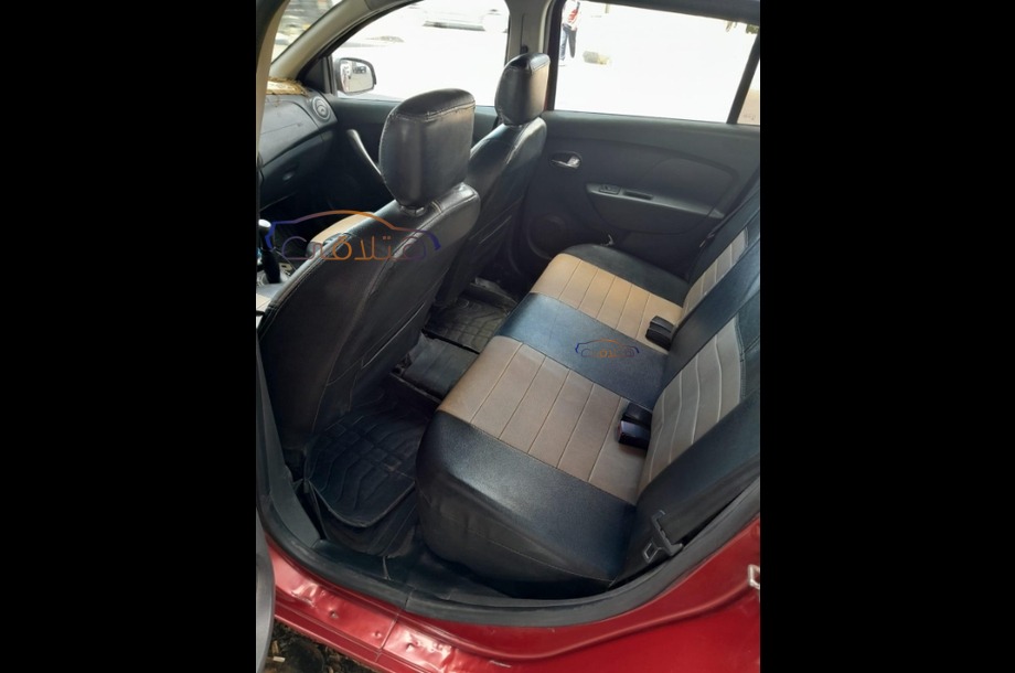 Logan Renault احمر غامق