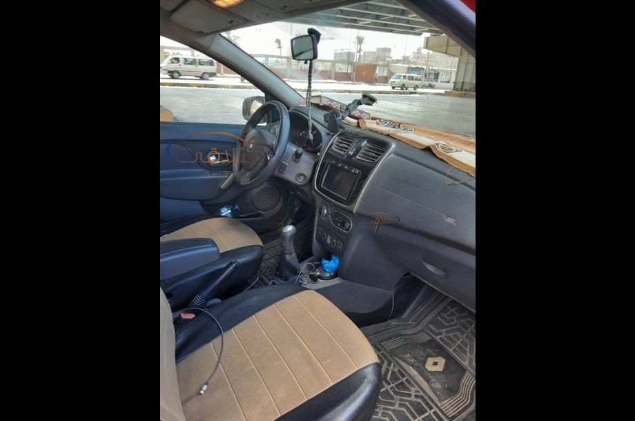 Logan Renault احمر غامق