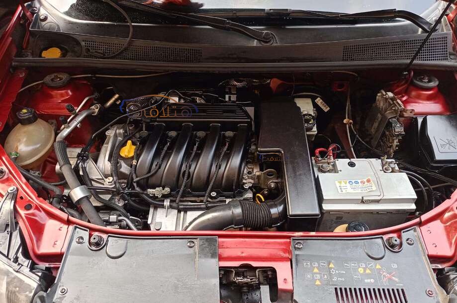 Logan Renault احمر