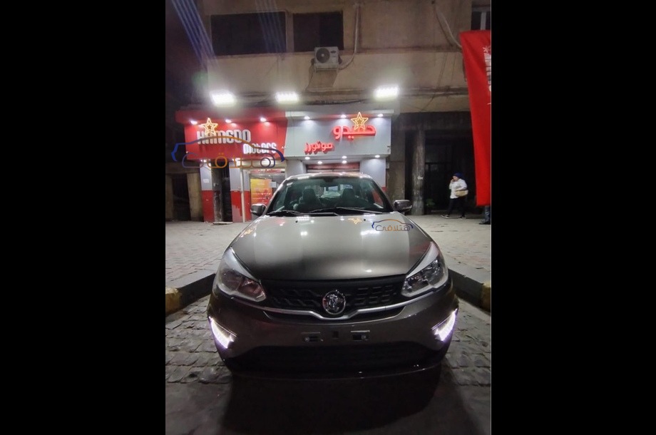 Saga Proton أسود