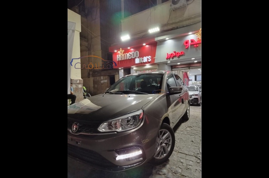Saga Proton أسود