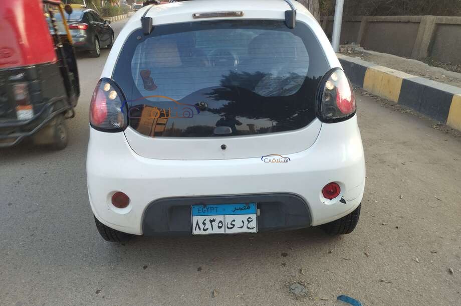 Pandino Geely أبيض