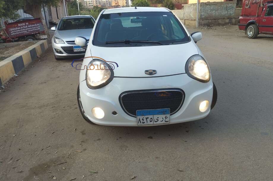 Pandino Geely أبيض