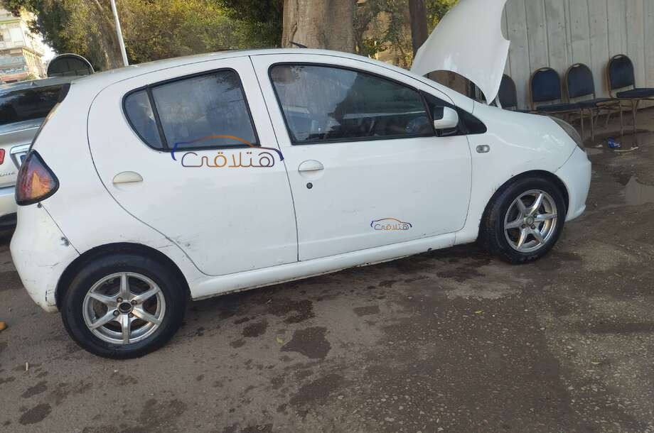 Pandino Geely أبيض