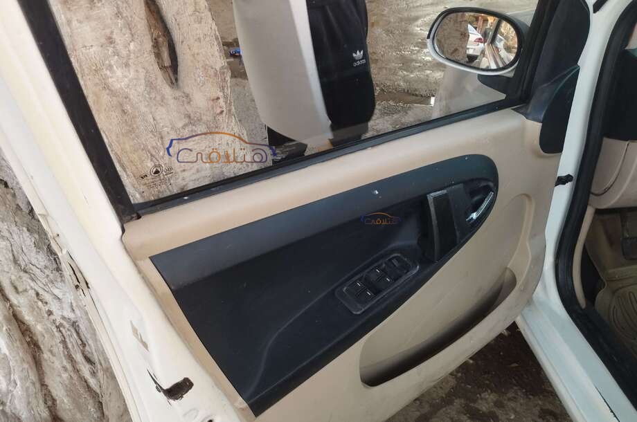 Pandino Geely أبيض