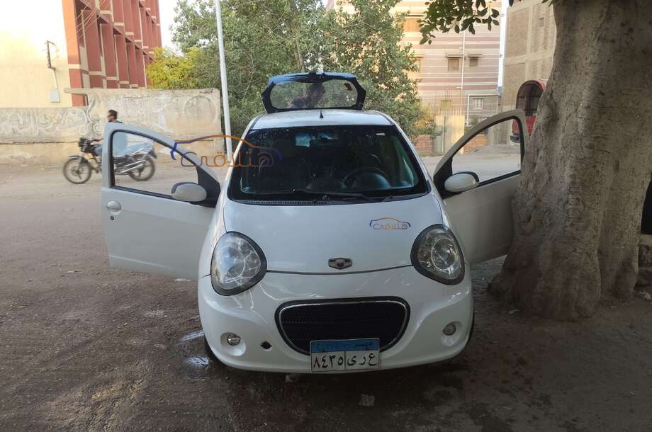 Pandino Geely أبيض