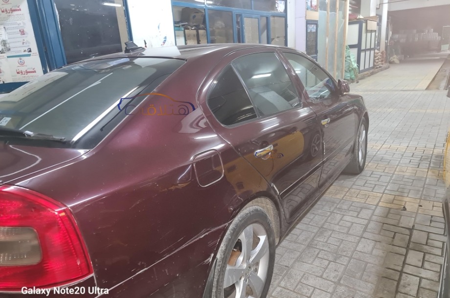 Fantasia Skoda احمر غامق