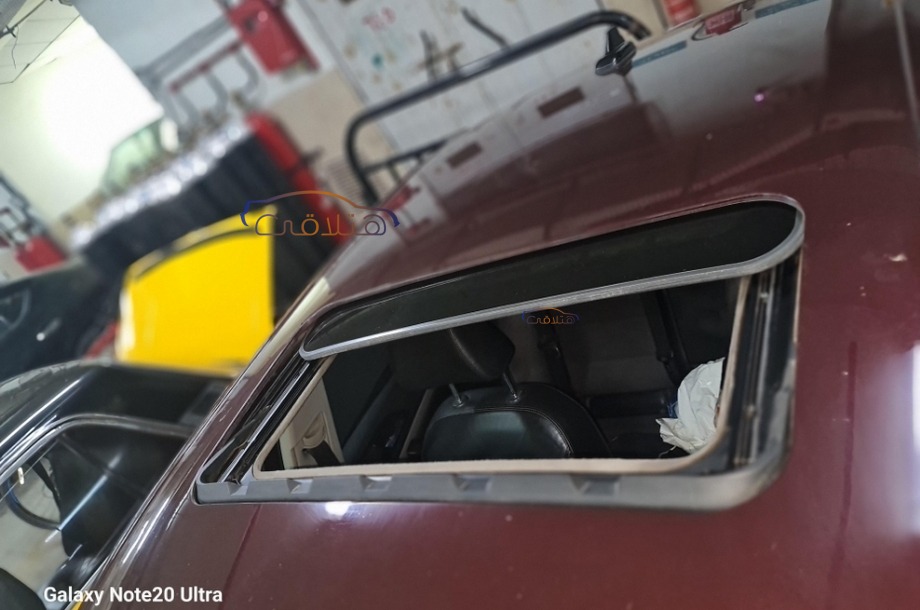 Fantasia Skoda احمر غامق