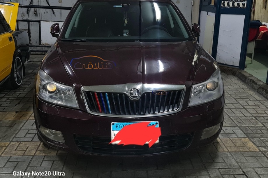 Fantasia Skoda احمر غامق