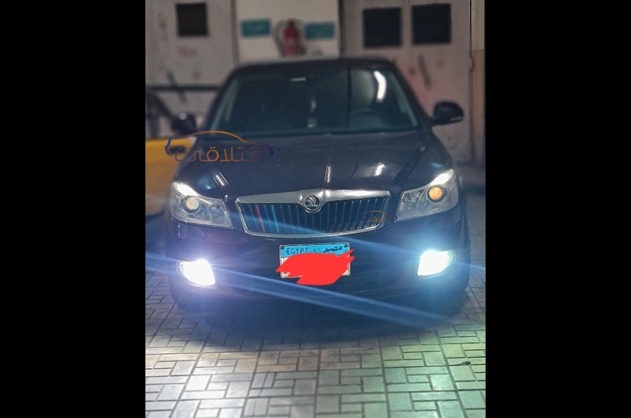 Fantasia Skoda احمر غامق
