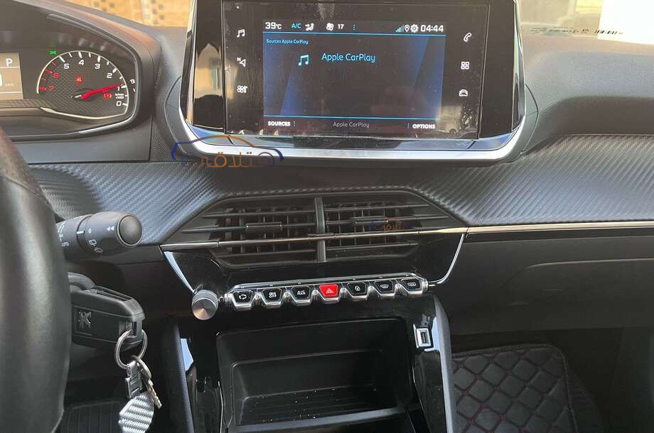 2008 Peugeot أسود