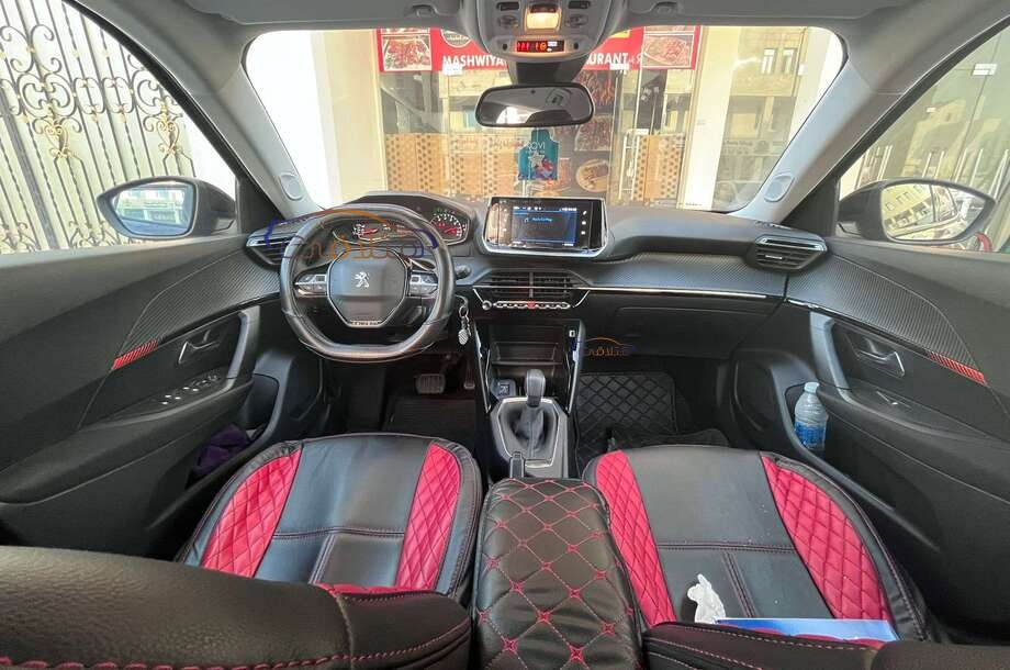 2008 Peugeot أسود