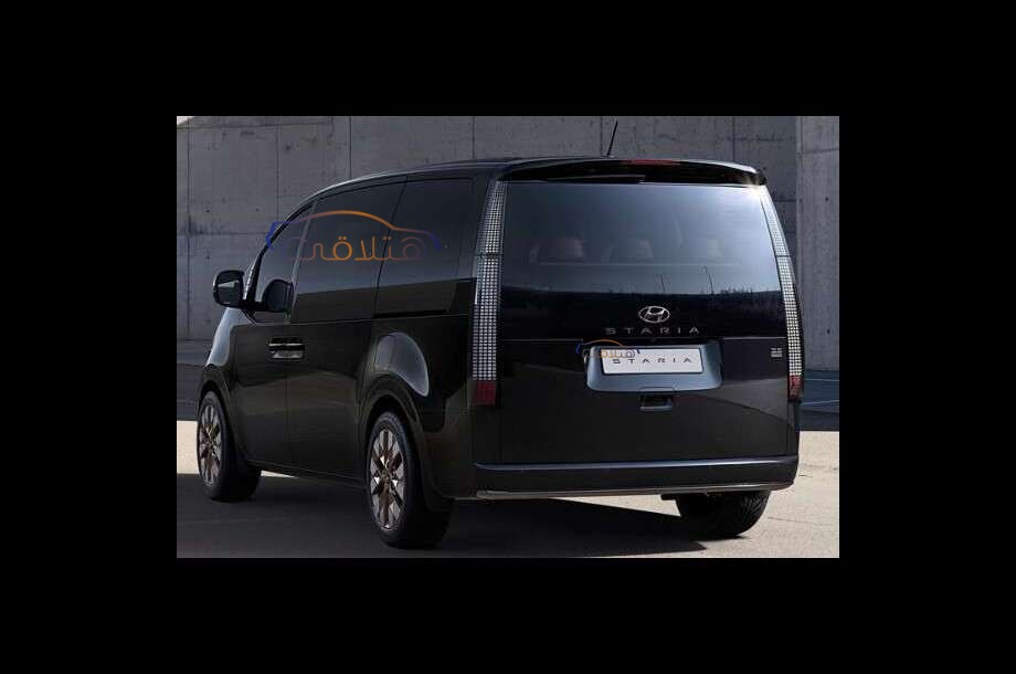Staria Hyundai أسود