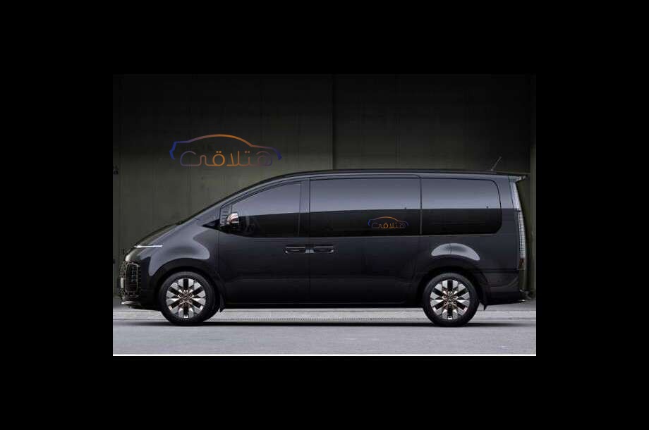 Staria Hyundai أسود