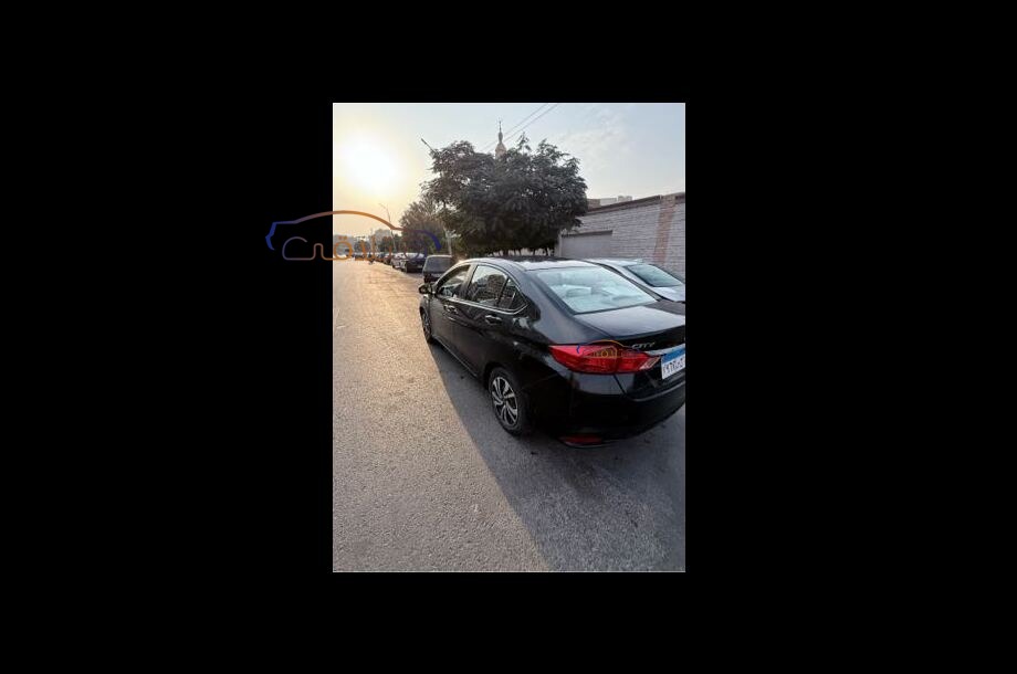 City Honda أسود