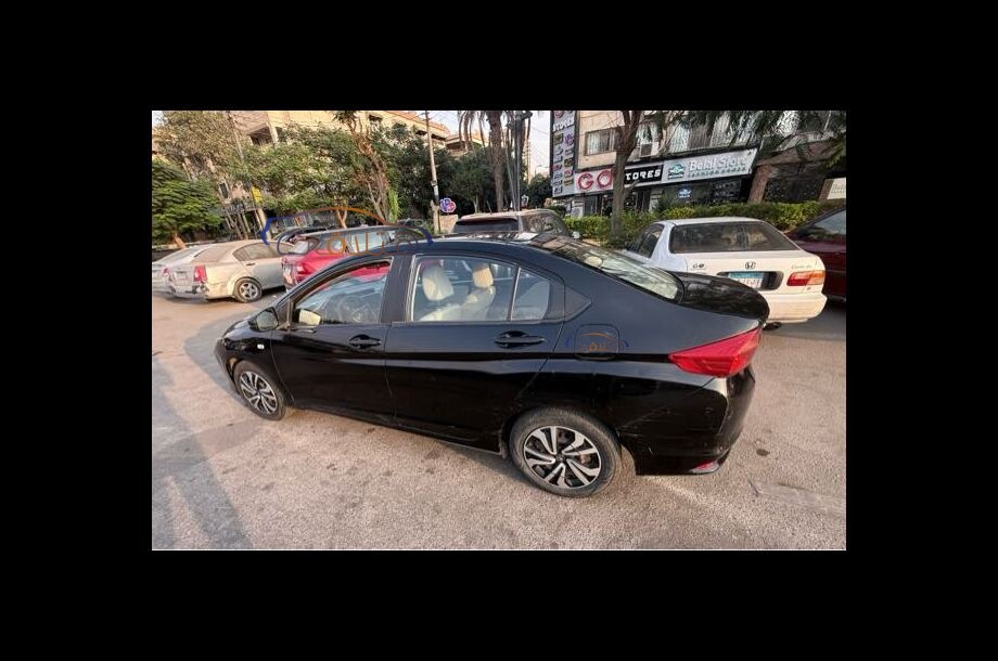 City Honda أسود