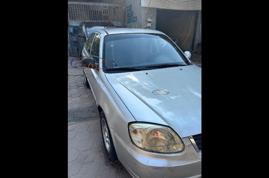 Verna Hyundai فضي