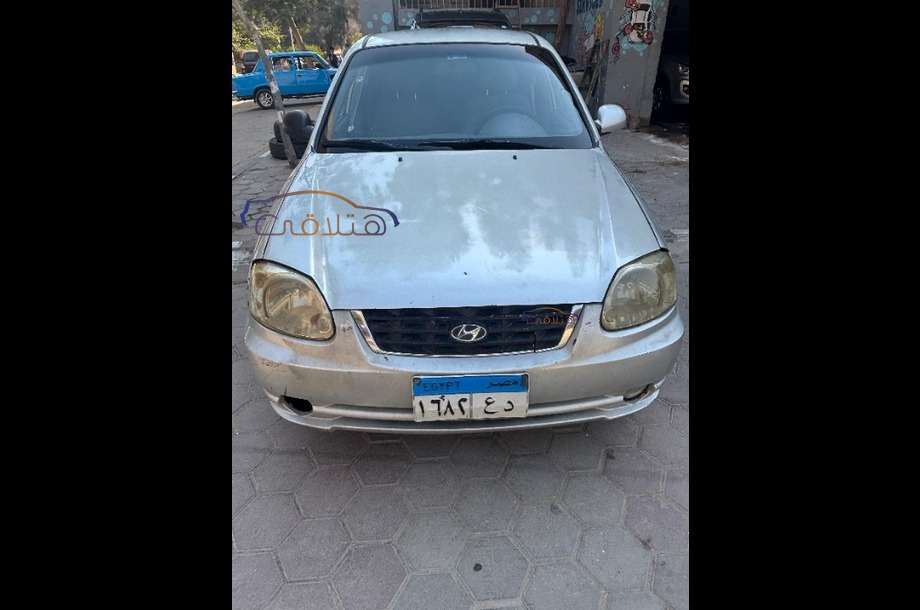 Verna Hyundai فضي