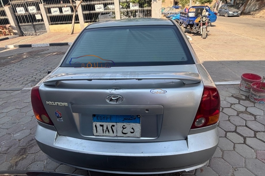 Verna Hyundai فضي